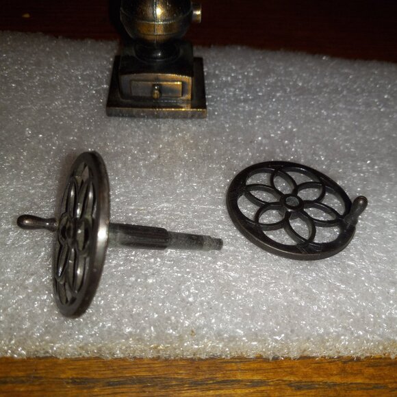 Miniature Mini Coffee Mill Grinder Vintage Pencil Sharpener Die Cast - Picture 8 of 8